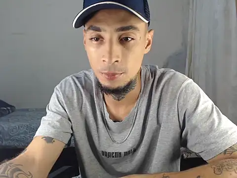 Snapshot of emiliano_hottt chatting on March 9, 2025, 3:43 am emiliano hottt online show from March 9, 2025, 3:43 am