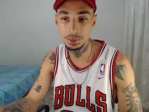 Snapshot of emiliano_hottt chatting on December 1, 2025, 6:02 pm emiliano hottt online show from December 1, 2025, 6:02 pm