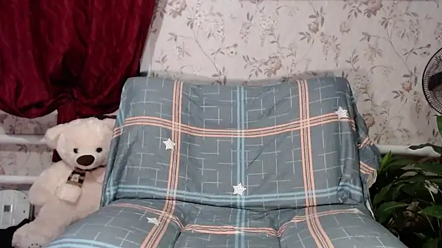 Snapshot of EmilyDoth chatting on December 1, 2024, 6:19 pm EmilyDoth online show from December 1, 2024, 6:19 pm