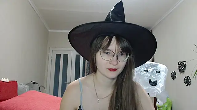 KiraGoldens online show from November 2, 2025, 5:54 am