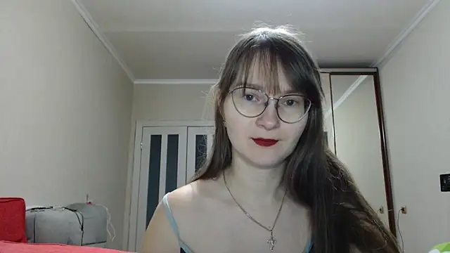 KiraGoldens online show from November 22, 2025, 7:51 am