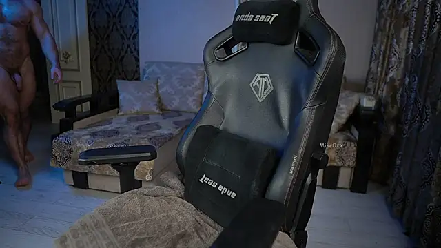 Snapshot of mike0xx chatting on November 28, 2025, 1:14 pm mike0xx online show from November 28, 2025, 1:14 pm