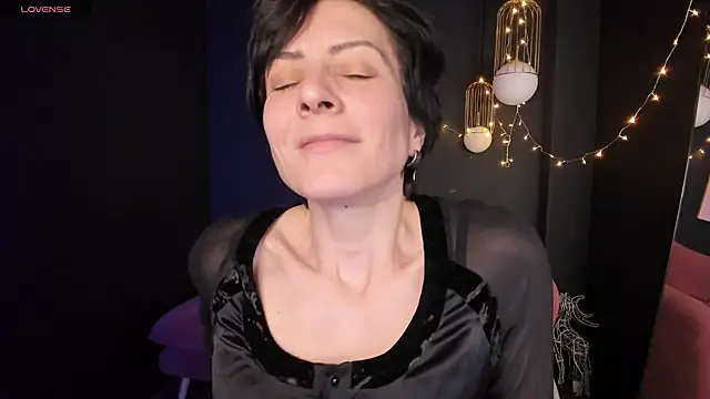 Snapshot of LorenDaze chatting on February 5, 2025, 2:16 pm LorenDaze online show from February 5, 2025, 2:16 pm