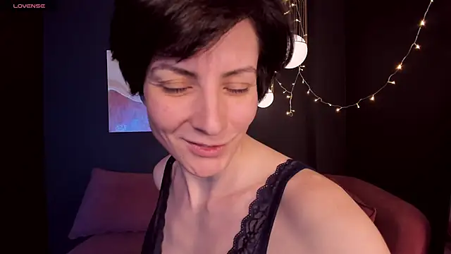 Snapshot of LorenDaze chatting on February 11, 2025, 5:29 pm LorenDaze online show from February 11, 2025, 5:29 pm