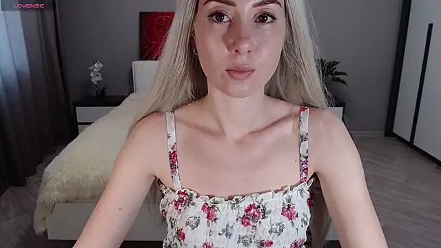 Snapshot of VictoriaTiger chatting on March 12, 2025, 1:51 pm VictoriaTiger online show from March 12, 2025, 1:51 pm