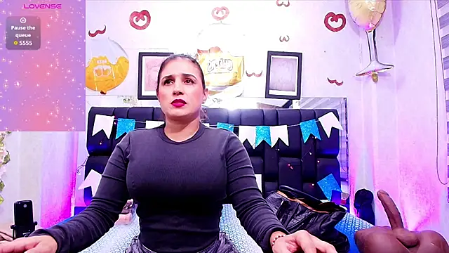  carolina fox online show from October 1, 2025, 3:01 am