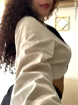 Snapshot of LilyBrunette chatting on September 13, 2025, 9:58 pm LilyBrunette online show from September 13, 2025, 9:58 pm