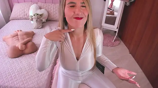 Snapshot of whitneyhot chatting on February 19, 2025, 6:00 pm whitneyhot online show from February 19, 2025, 6:00 pm