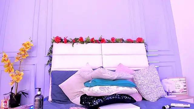 Karlagonzales  online show from March 21, 2025, 9:45 pm