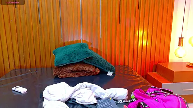 SilvanaCapelli online show from November 26, 2025, 10:11 pm