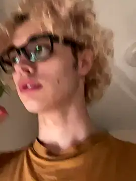 Snapshot of Herman_Elfi chatting on October 23, 2025, 1:27 am Herman Elfi online show from October 23, 2025, 1:27 am