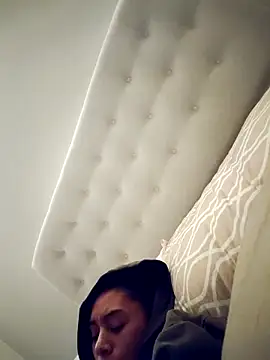 Leaberry online show from November 28, 2025, 4:48 am