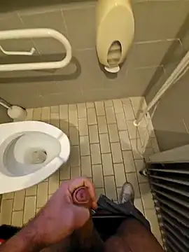 Snapshot of Dolceporco19 chatting on January 24, 2025, 4:17 pm Dolceporco19 online show from January 24, 2025, 4:17 pm