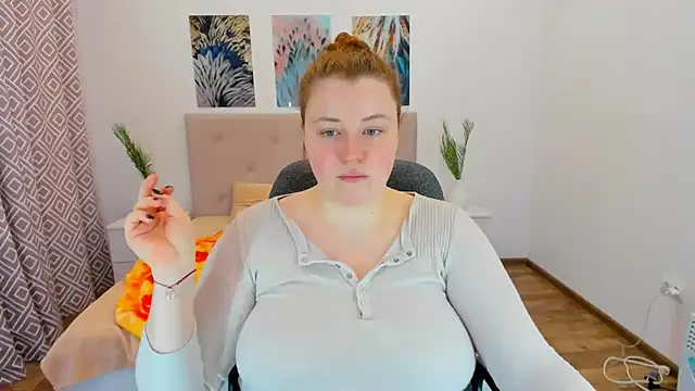Snapshot of PolinaSalvatore chatting on December 9, 2024, 10:43 am PolinaSalvatore online show from December 9, 2024, 10:43 am
