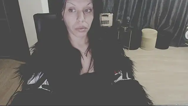 GoldenSasha online show from December 1, 2025, 10:15 pm