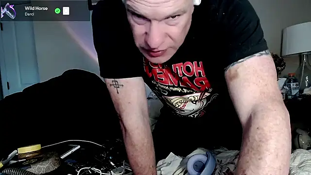 Snarfle82 online show from November 4, 2025, 11:15 pm