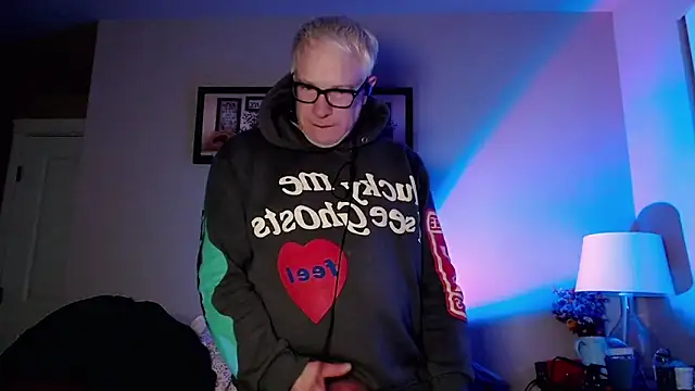 Snarfle82 online show from December 2, 2025, 12:38 am