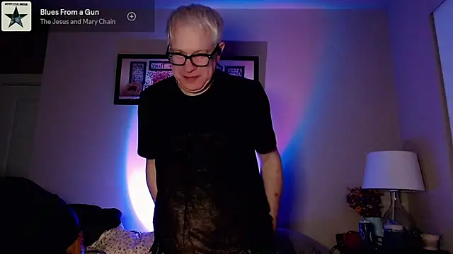 Snarfle82 online show from December 2, 2025, 12:43 pm