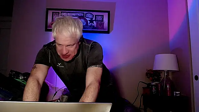 Snarfle82 online show from December 15, 2025, 8:51 am