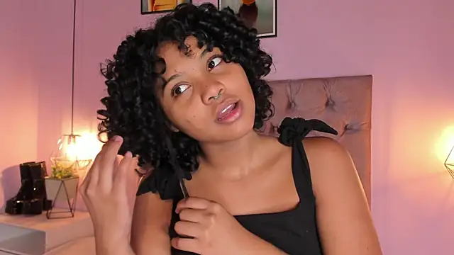 Snapshot of Zafiiraa chatting on January 10, 2025, 11:22 am Zafiiraa online show from January 10, 2025, 11:22 am