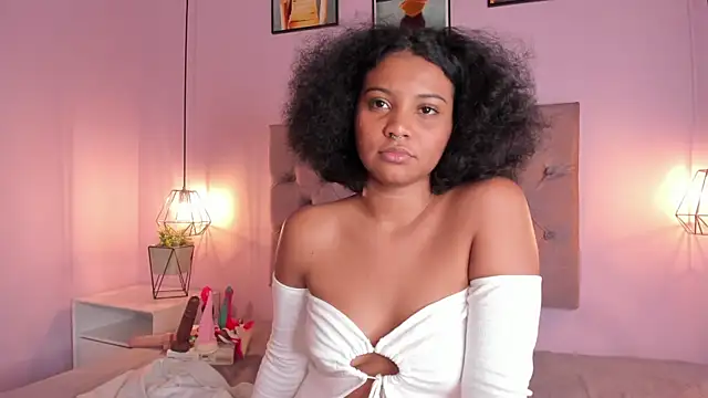 Snapshot of Zafiiraa chatting on January 15, 2025, 5:58 pm Zafiiraa online show from January 15, 2025, 5:58 pm