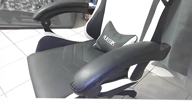 simoninside25 online show from September 18, 2025, 9:06 pm