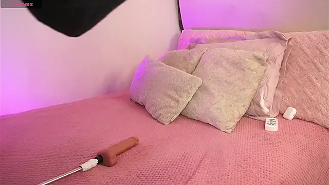 Snapshot of Alexxandra_12 chatting on March 9, 2025, 9:24 am Alexxandra 12 online show from March 9, 2025, 9:24 am