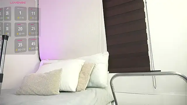 Snapshot of Alexxandra_12 chatting on March 14, 2025, 9:46 am Alexxandra 12 online show from March 14, 2025, 9:46 am