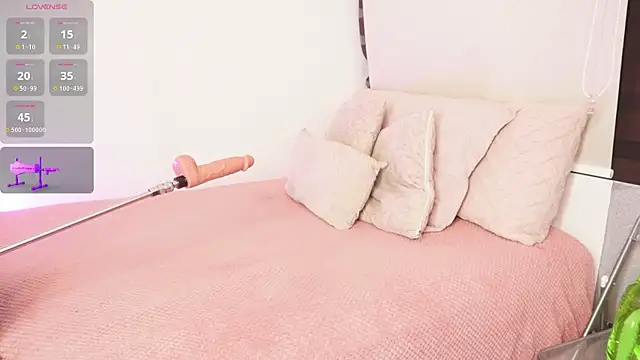 Snapshot of Alexxandra_12 chatting on October 28, 2025, 9:13 am Alexxandra 12 online show from October 28, 2025, 9:13 am