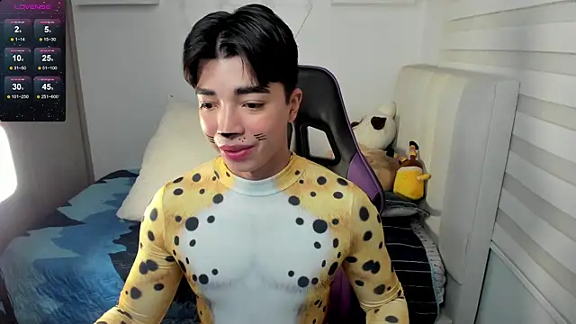 Snapshot of santy7v7 chatting on October 31, 2025, 1:23 pm santy7v7 online show from October 31, 2025, 1:23 pm