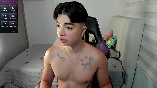 Snapshot of santy7v7 chatting on November 11, 2025, 1:33 pm santy7v7 online show from November 11, 2025, 1:33 pm