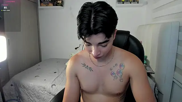 Snapshot of santy7v7 chatting on November 18, 2025, 3:05 pm santy7v7 online show from November 18, 2025, 3:05 pm