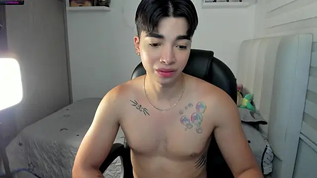 Snapshot of santy7v7 chatting on November 21, 2025, 1:21 pm santy7v7 online show from November 21, 2025, 1:21 pm