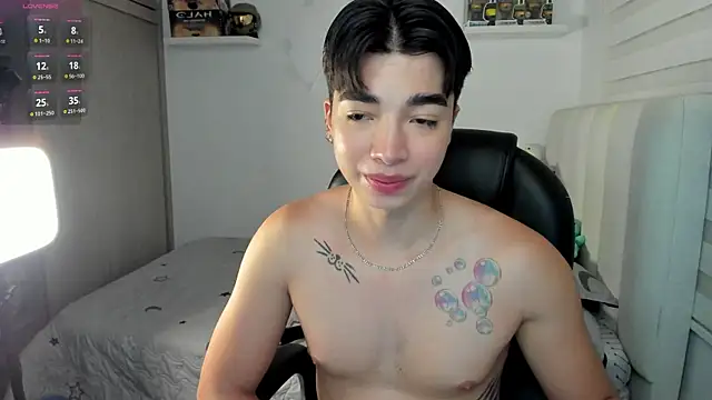 Snapshot of santy7v7 chatting on November 26, 2025, 1:23 pm santy7v7 online show from November 26, 2025, 1:23 pm