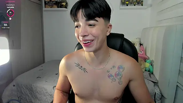 Snapshot of santy7v7 chatting on December 3, 2025, 1:31 pm santy7v7 online show from December 3, 2025, 1:31 pm