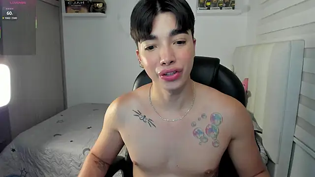 Snapshot of santy7v7 chatting on December 14, 2025, 2:33 pm santy7v7 online show from December 14, 2025, 2:33 pm