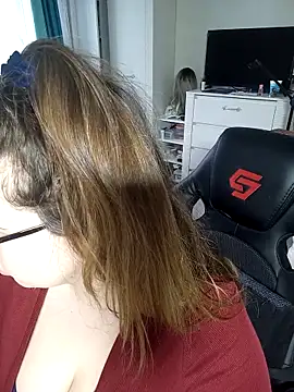 Snapshot of DienkaGreen chatting on October 31, 2025, 10:49 am DienkaGreen online show from October 31, 2025, 10:49 am