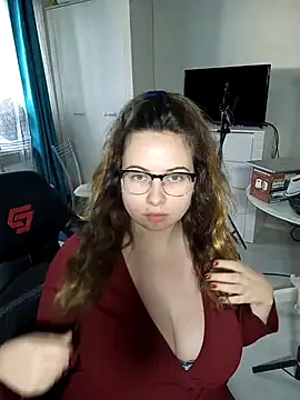 Snapshot of DienkaGreen chatting on November 4, 2025, 12:15 pm DienkaGreen online show from November 4, 2025, 12:15 pm