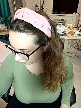 Snapshot of DienkaGreen chatting on November 8, 2025, 11:58 pm DienkaGreen online show from November 8, 2025, 11:58 pm