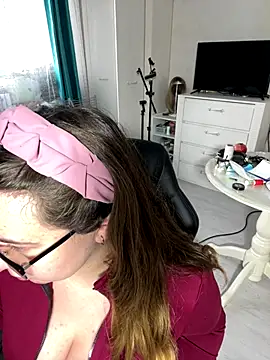 Snapshot of DienkaGreen chatting on November 12, 2025, 11:32 am DienkaGreen online show from November 12, 2025, 11:32 am