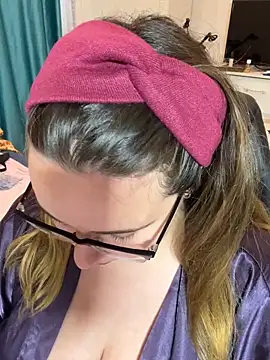 Snapshot of DienkaGreen chatting on November 18, 2025, 8:08 am DienkaGreen online show from November 18, 2025, 8:08 am