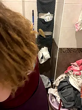 Snapshot of DienkaGreen chatting on November 25, 2025, 1:55 pm DienkaGreen online show from November 25, 2025, 1:55 pm