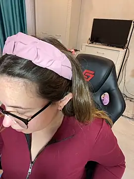 Snapshot of DienkaGreen chatting on November 27, 2025, 7:54 am DienkaGreen online show from November 27, 2025, 7:54 am