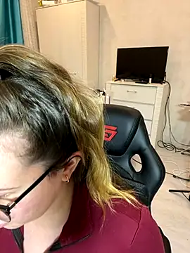 Snapshot of DienkaGreen chatting on November 29, 2025, 6:44 pm DienkaGreen online show from November 29, 2025, 6:44 pm