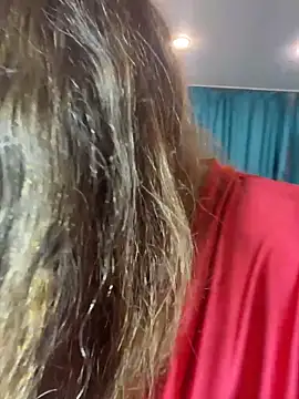 Snapshot of DienkaGreen chatting on December 15, 2025, 6:28 am DienkaGreen online show from December 15, 2025, 6:28 am