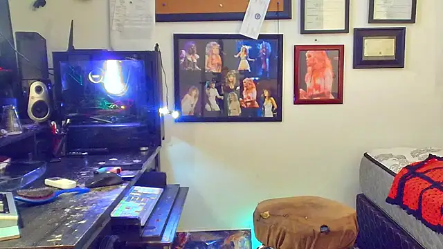 DoMeDoggyDiana online show from November 16, 2025, 3:17 pm