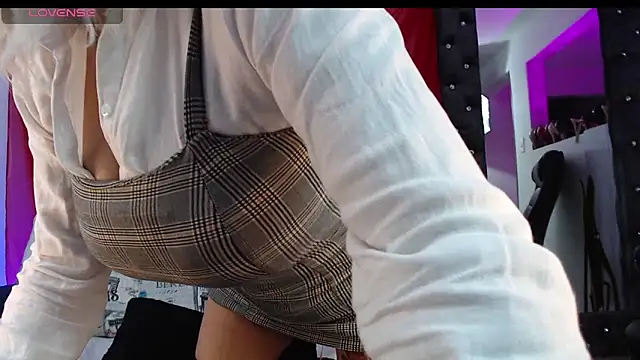 kimberlybirdx online show from November 9, 2025, 9:35 pm