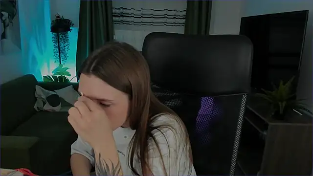 Snapshot of JennyDens chatting on January 22, 2025, 2:37 am JennyDens online show from January 22, 2025, 2:37 am