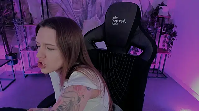 Snapshot of JennyDens chatting on March 3, 2025, 5:31 am JennyDens online show from March 3, 2025, 5:31 am