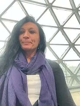 Snapshot of Luna-77 chatting on January 11, 2025, 1:43 pm Luna-77 online show from January 11, 2025, 1:43 pm